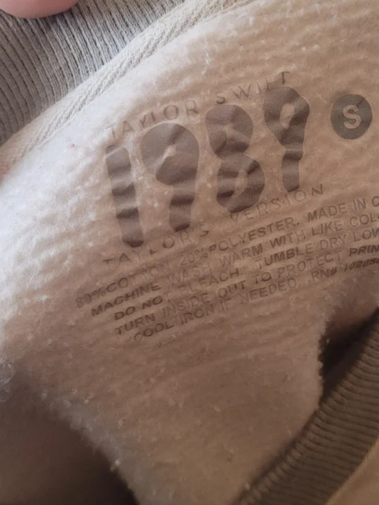 Taylor Swift Cream Welcome To New York 1989 V-Neck Sweatshirt Women's Size S - Picture 3 of 5